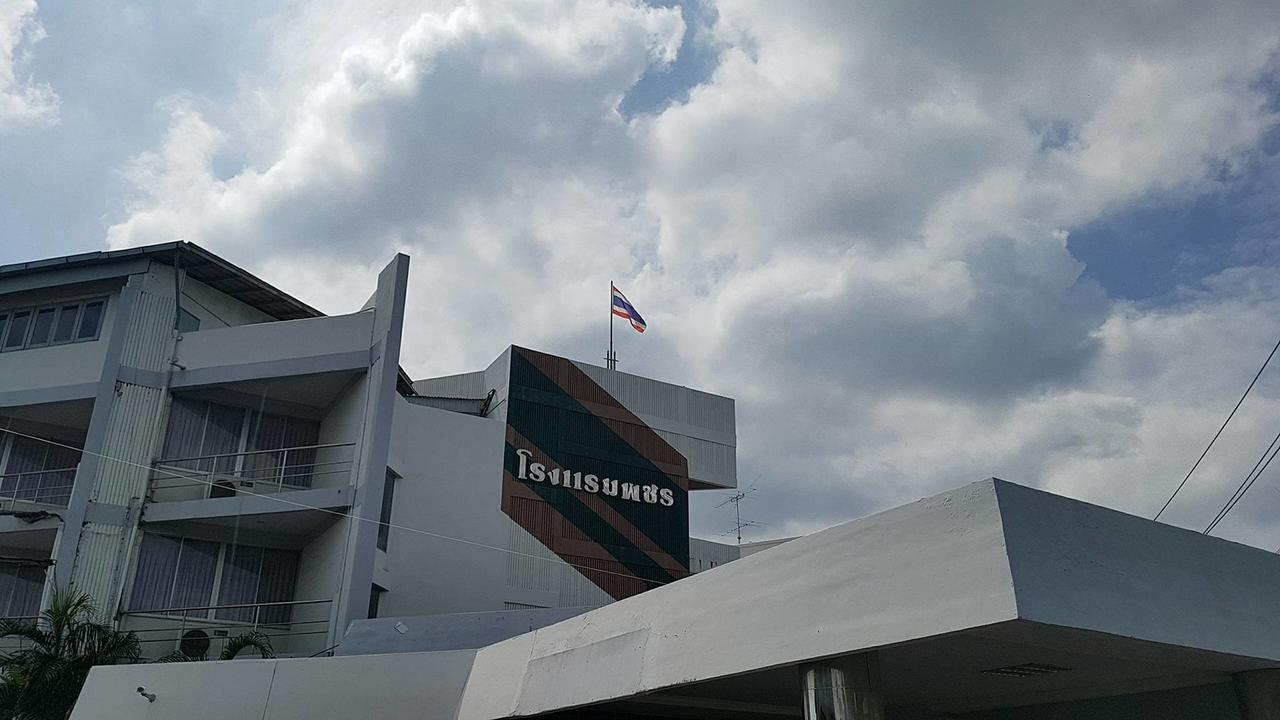 Pachara Hotel And Restaurant Suphanburi Zewnętrze zdjęcie